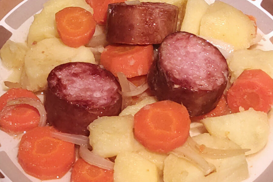 Saucisses de Morteau aux carottes et aux pommes de terre