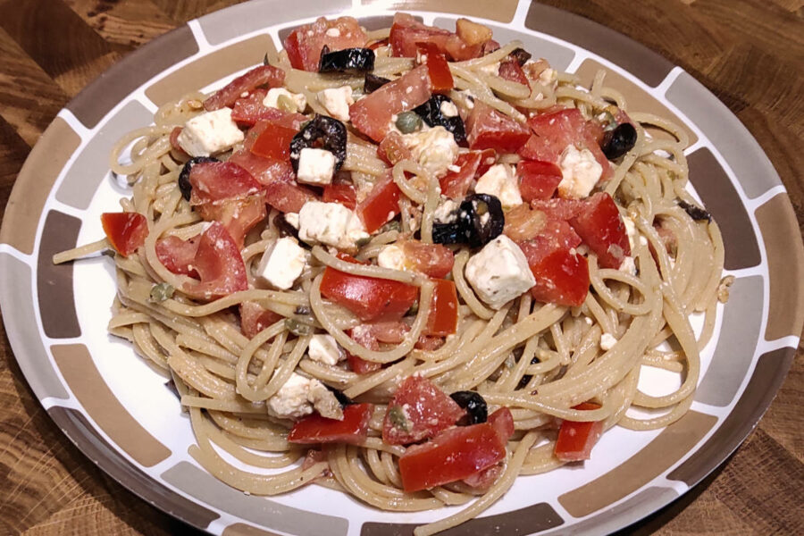 Spaghetti à feta et aux tomates fraîches